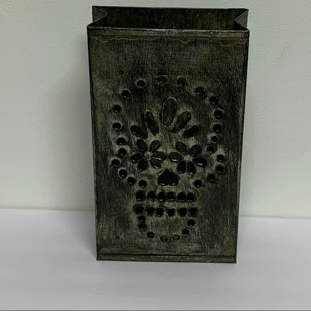 Sugar Skull Metal Day of the Dead Green/Black Home Decor